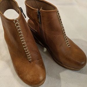 Antelope 826 Leather Bib